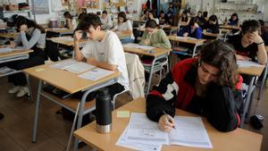 Alumnos de primero de bachillerato del instituto Moisès Broggi de Barcelona, esta semana.