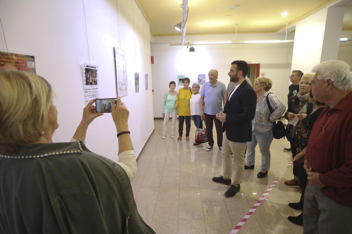 Ladies del Teatro repasan sus 25 años sobre los escenarios con una exposición en Sagunt.