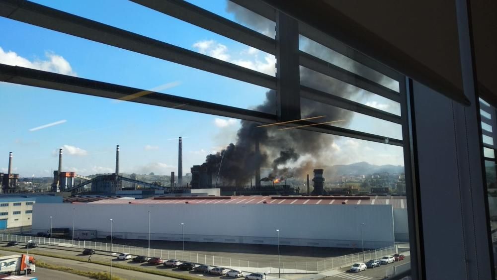 Incendio en la fábrica de coque de Avilés