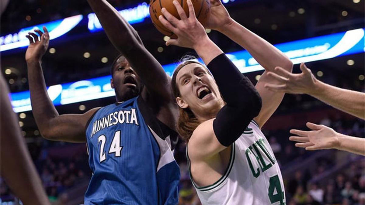 Kelly Olynyk aportó 21 puntos