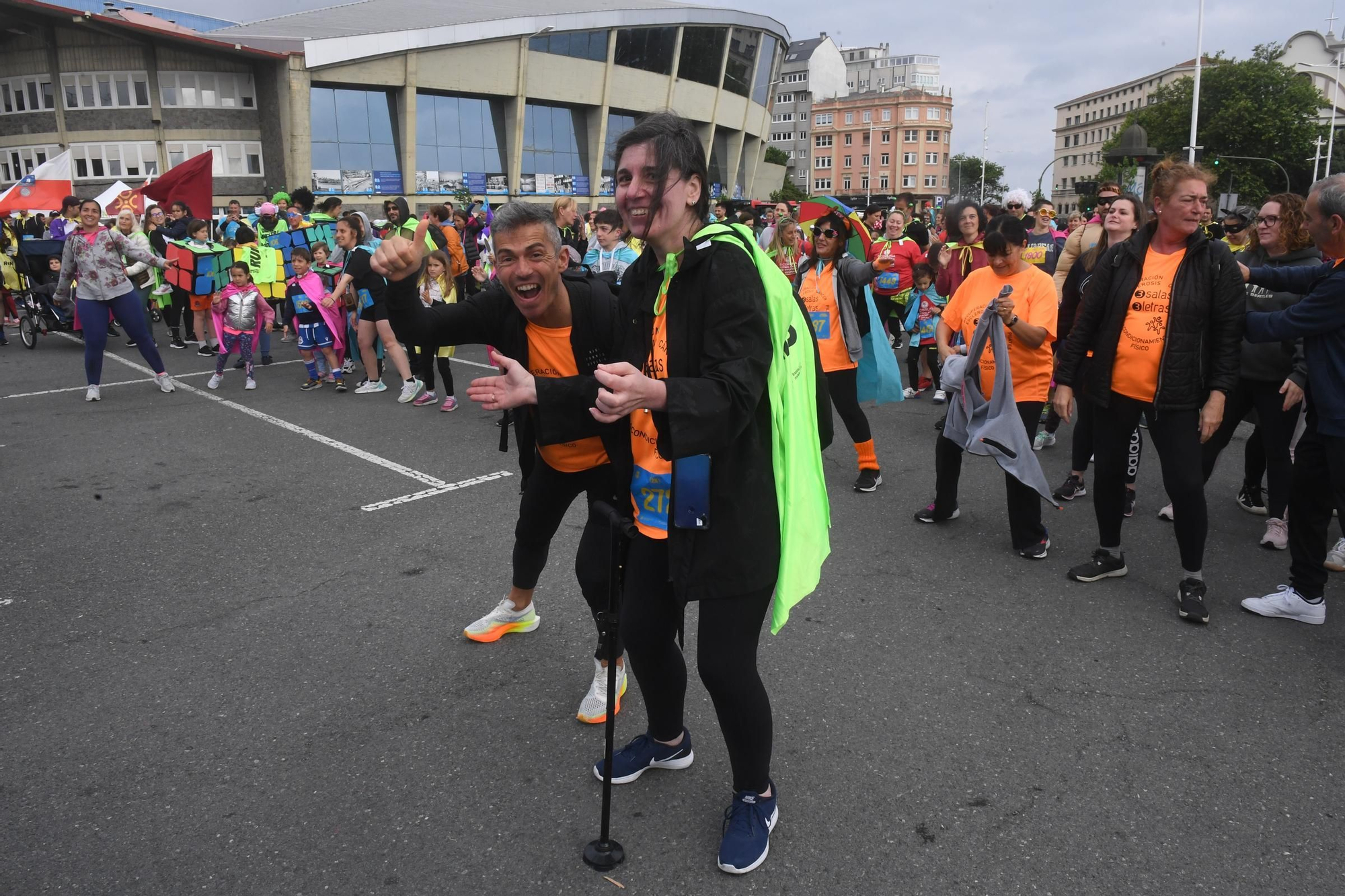 La carrera RUNKI, promovida por ENKI y Fundación Adcai inunda las calles de A Coruña con sus capas de superhéroes