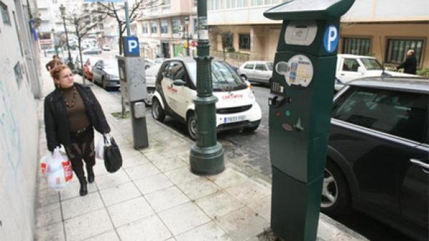 La nueva concesionaria implantó en enero nuevos parquímetros solares para pagar por 2.850 plazas.