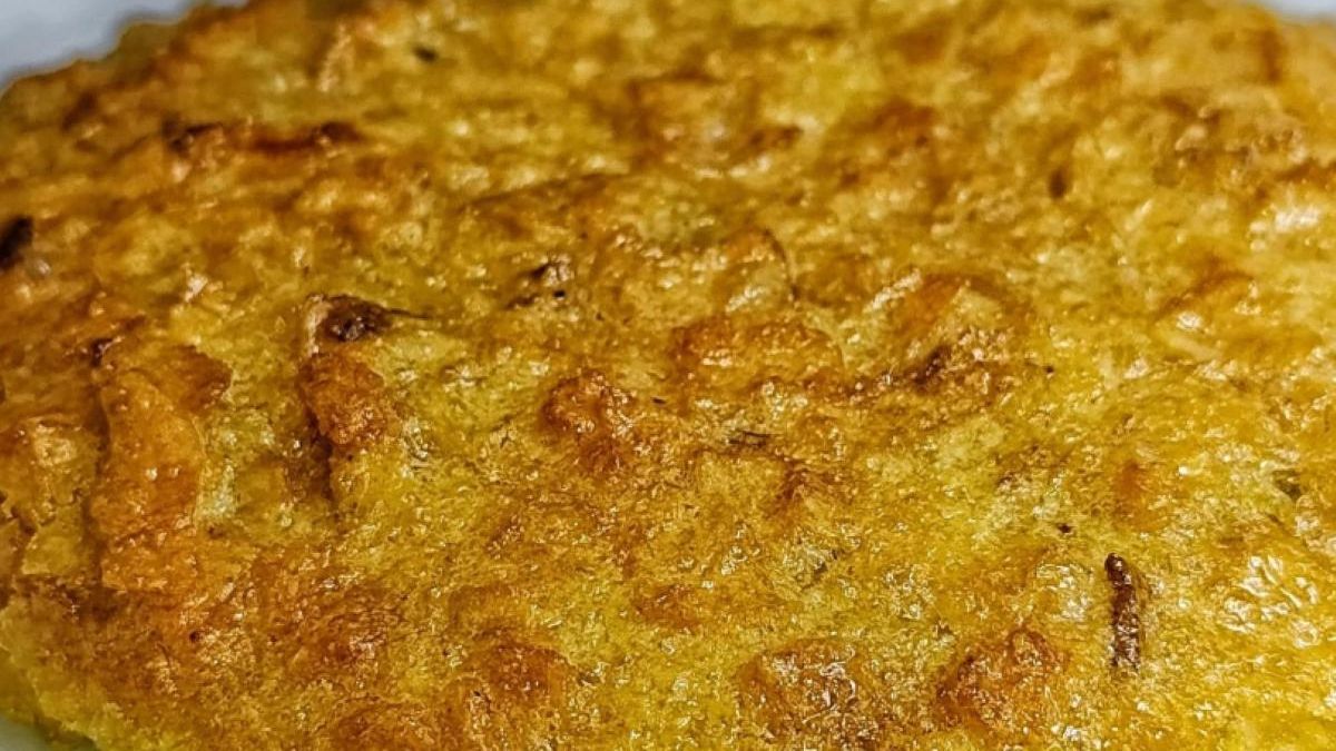Jugosa tortilla de patatas de bolsa.