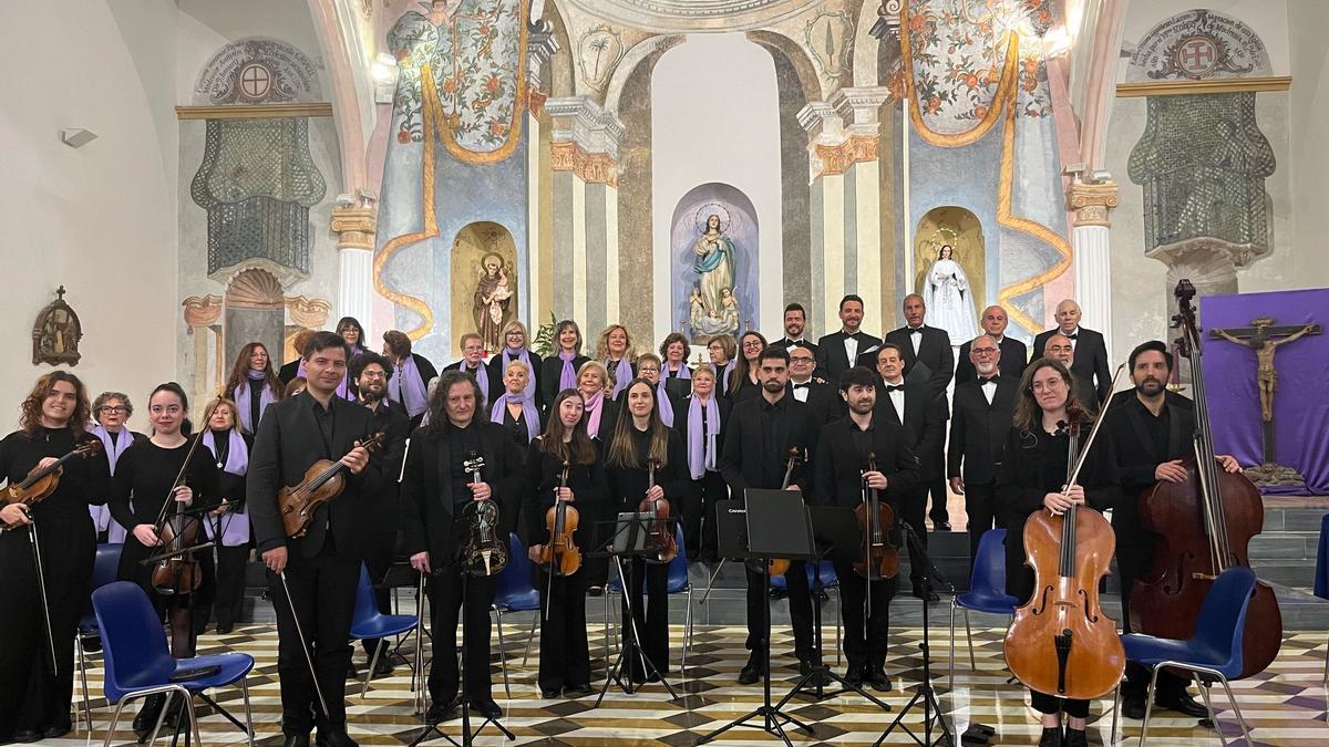 El Coro Ciudad de Cehegín emocionó con un Concierto Poético en la Iglesia de la Concepción