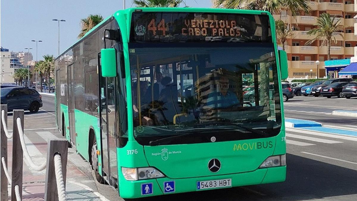 Autobús de la línea 44 en La Manga.