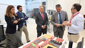 El conseller Sàmper, durante su visita a DFactory Barcelona