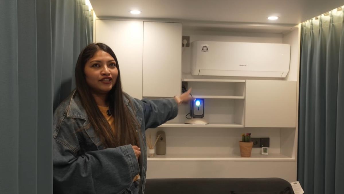 Milly, una joven ecuatoriana que emigró a España en el 2008, cuando tenía solo 17 años, se plantea comprar una cápsula.