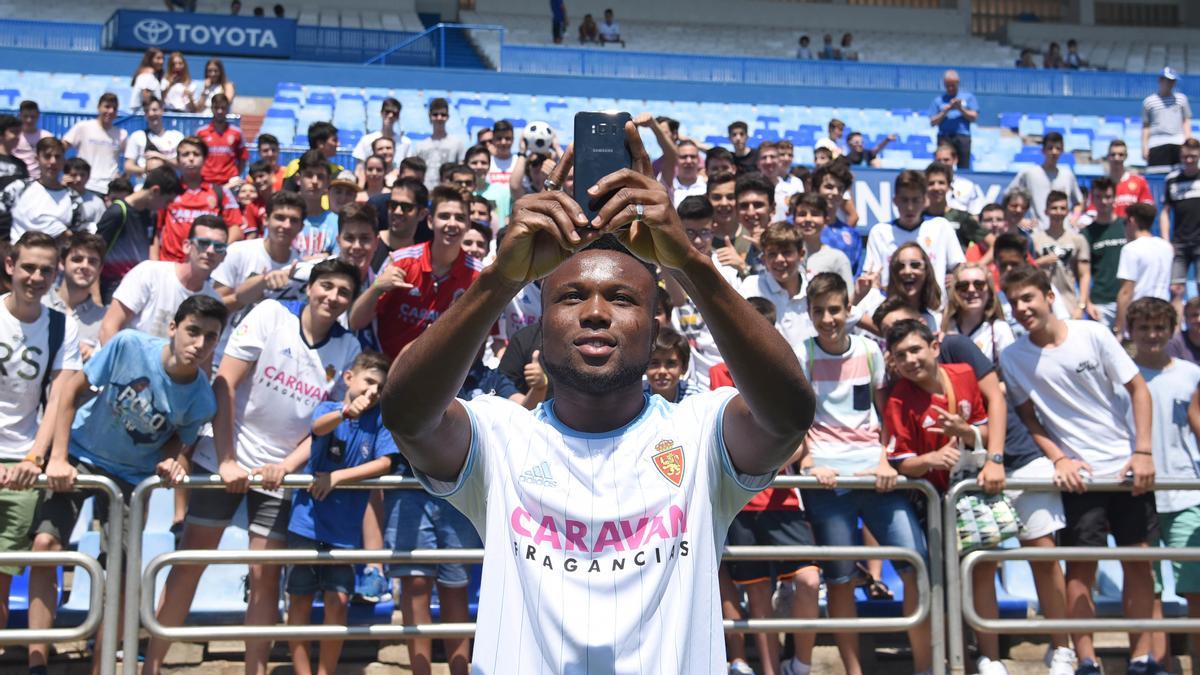 James Igbekeme, en su presentación en La Romareda en 2018.