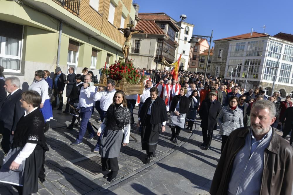 Procesión del cristo del socorro en Luanco