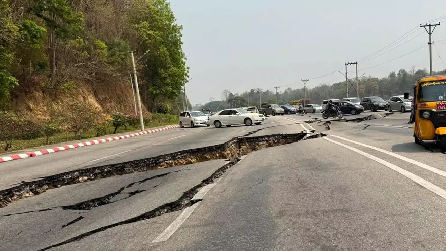 Així ha estat el col·lapse d'un edifici a Bangkok a causa del terratrèmol de 7,7 graus