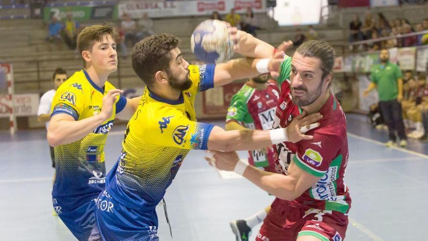 Leo Álvarez continuará al frente del Balonmano Zamora