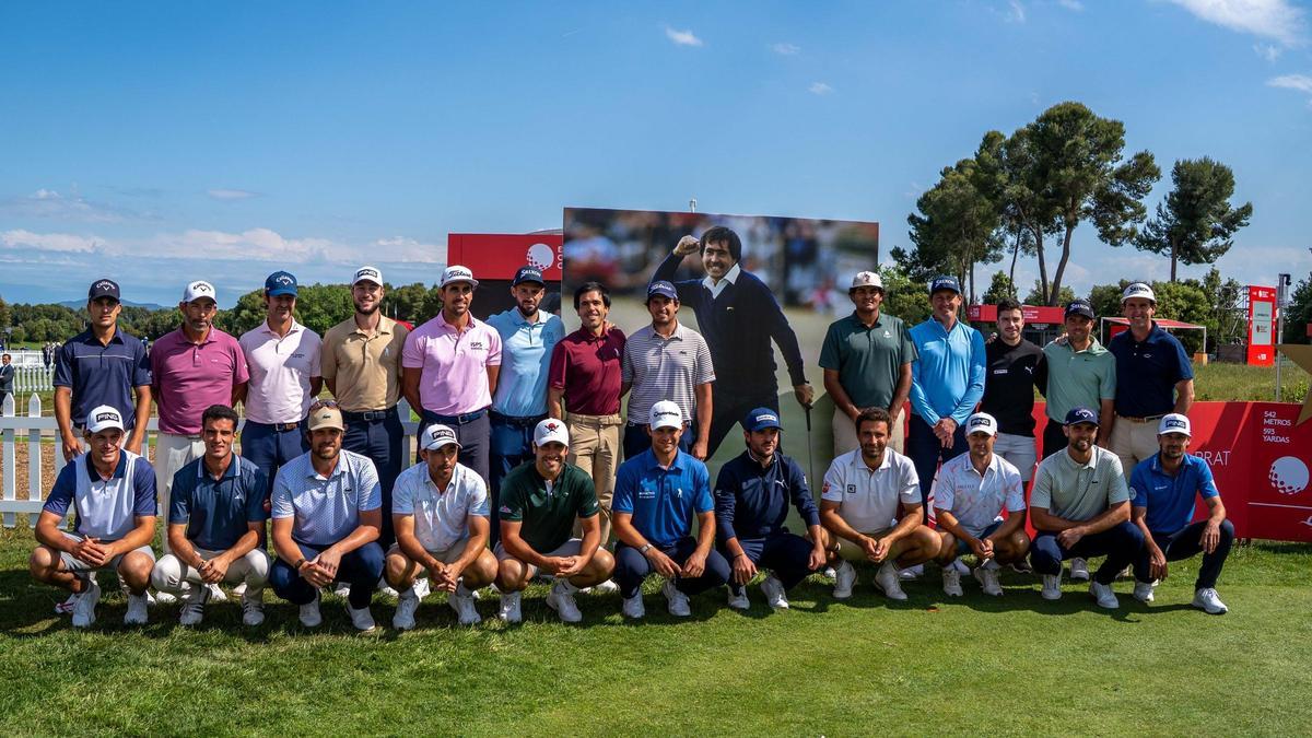 Foto de familia de los golfistas españoles que participan en el Estrella Damm Catalunya Championship de golf.