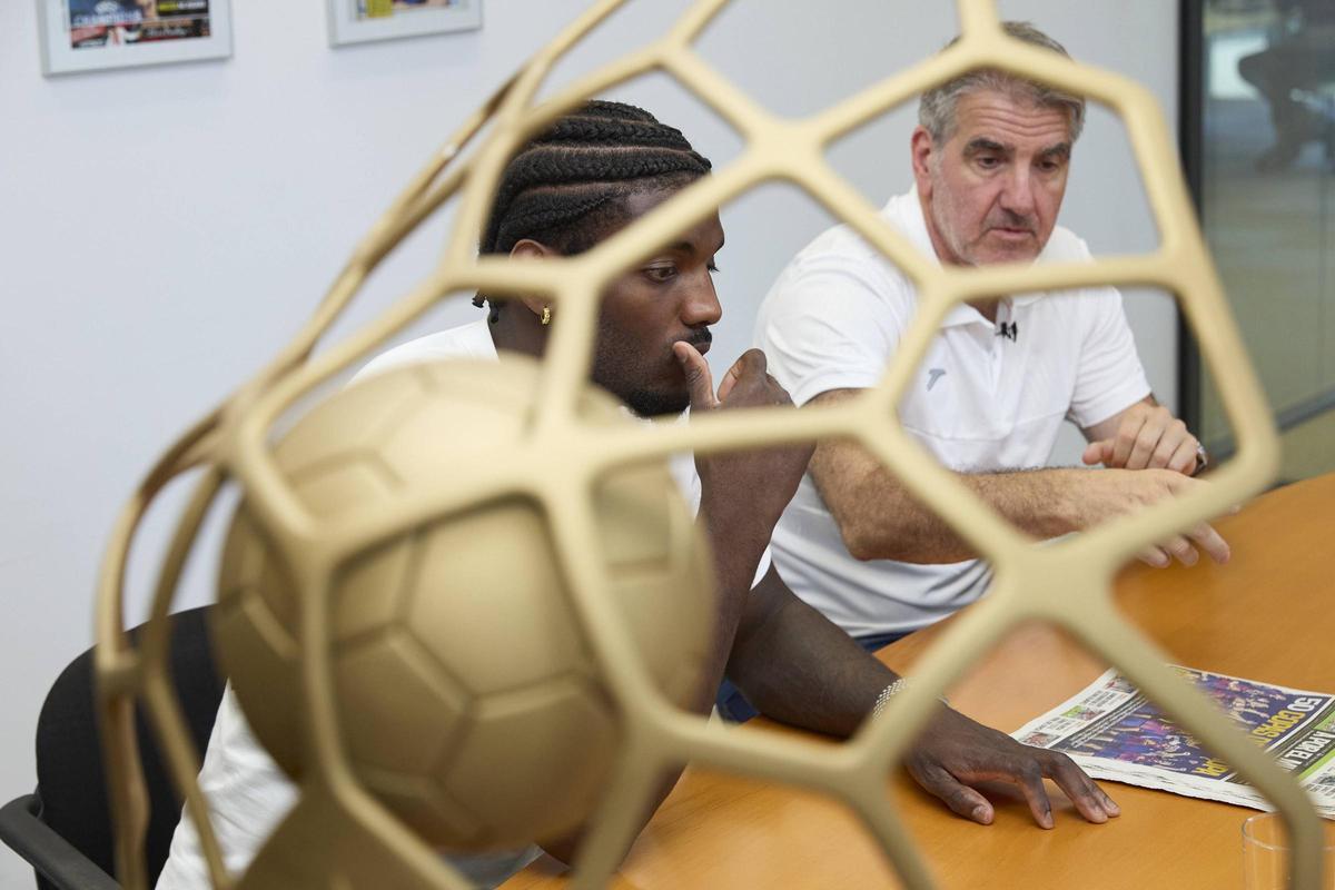 Dkima Mem y Carlos Ortega visitaron la redacción de SPORT