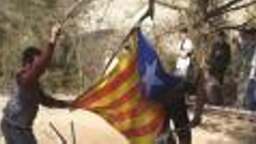 Un biker olímpic denuncia que va caure a la cursa de Banyoles «tapat» per una estelada