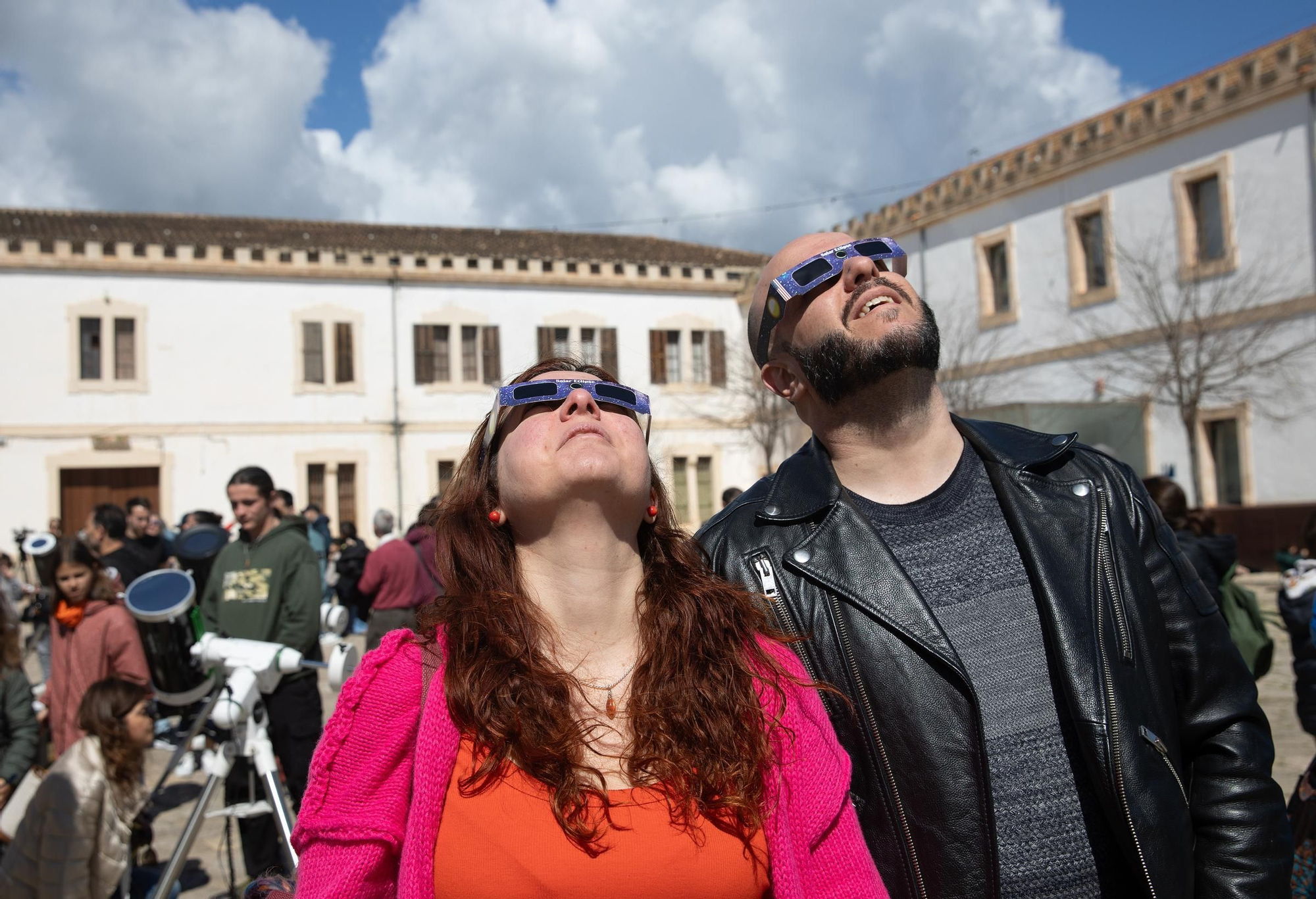 So haben die Menschen auf Mallorca die partielle Sonnenfinsternis bestaunt
