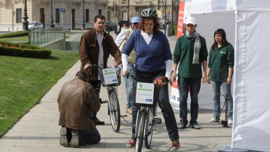 Usuarios hace tres domingos, cuando comenzó el programa piloto ´En bici por Palma´.