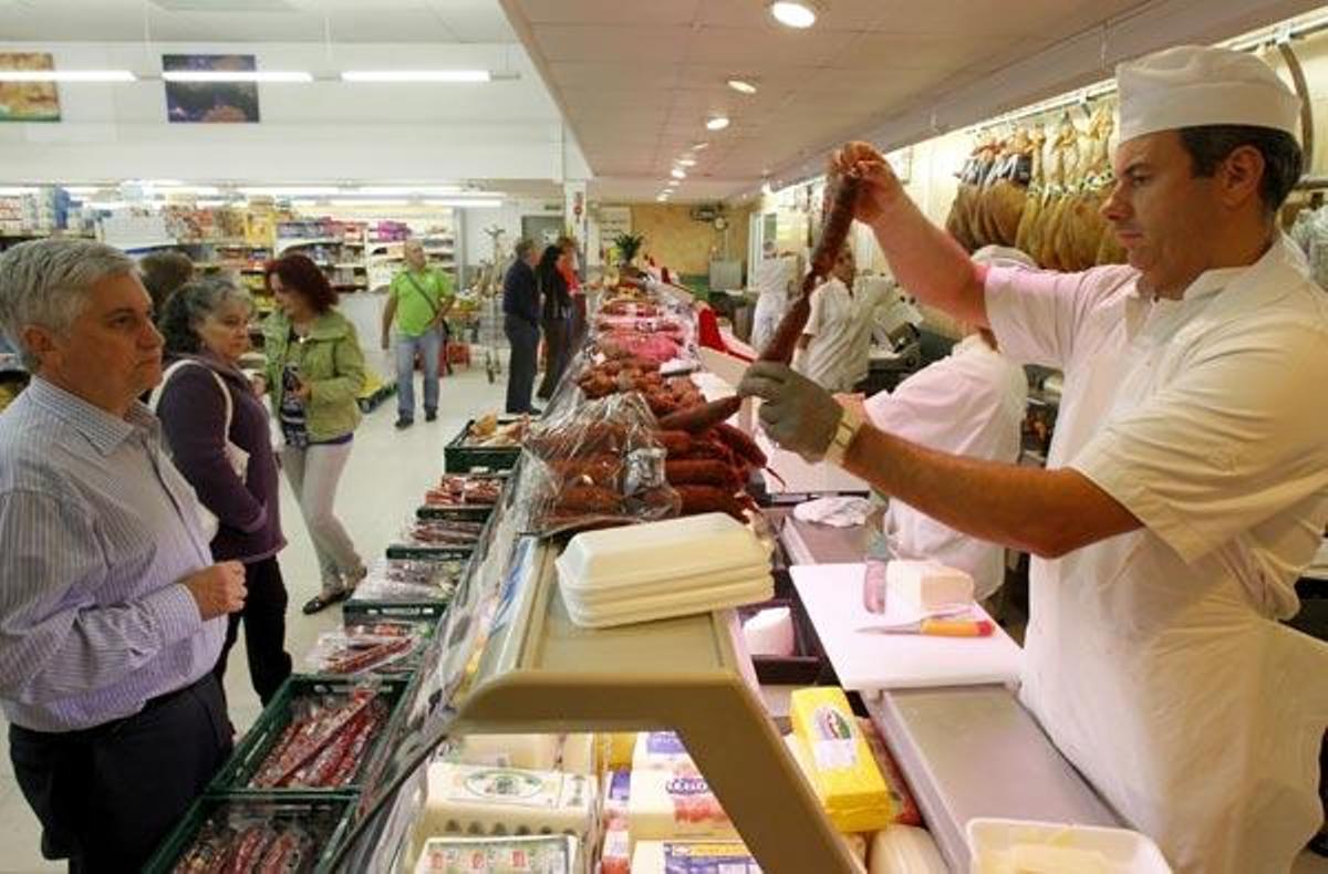 Elegir bien el supermercado puede ahorrar a los vigueses hasta 2.00 euros al año.