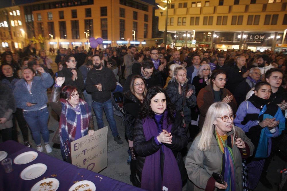 Multitudinària manifestació feminista a Girona