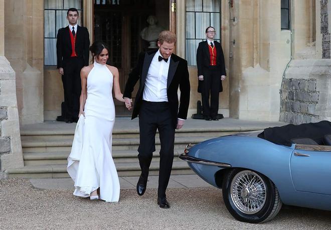 El príncipe Harry y Meghan Markle abandonando el castillo de Windsor