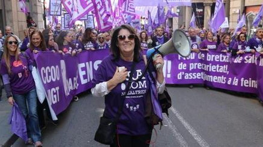 La capçalera de la manifestació de membres de la comunitat educativa baixant per Via Laietana, el 8 de març del 2019, amb motiu de la vaga feminista