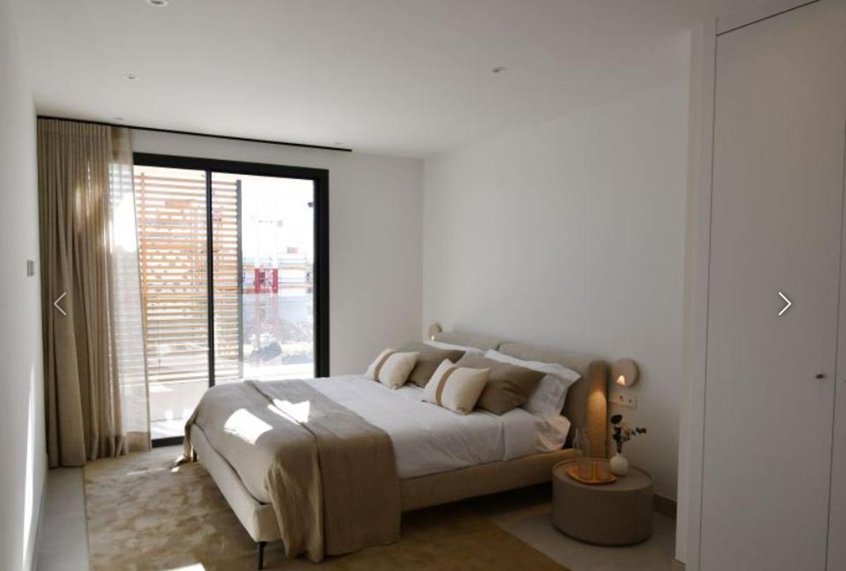 Uno de los dormitorios del apartamento en sa Ràpita