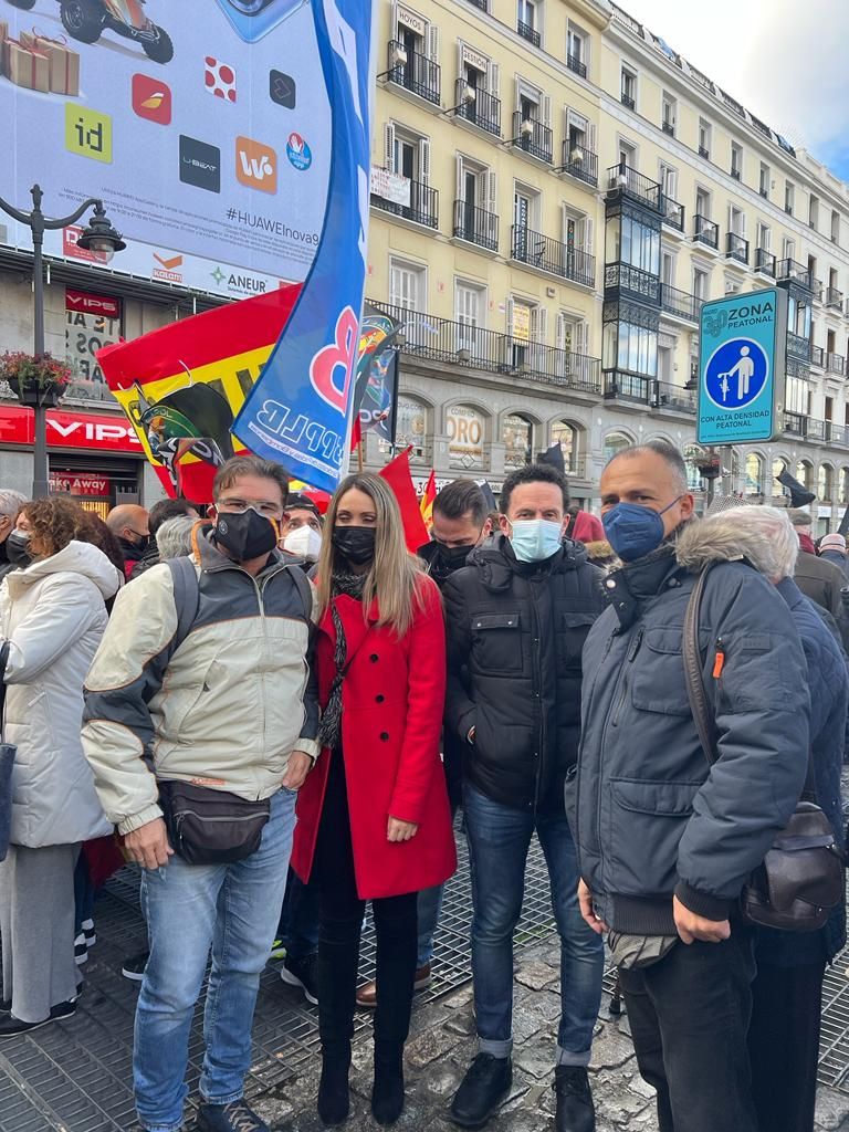 Representación de policías y guardias civiles alicantinos en la manifestación en contra de la "Ley Mordaza" en Madrid