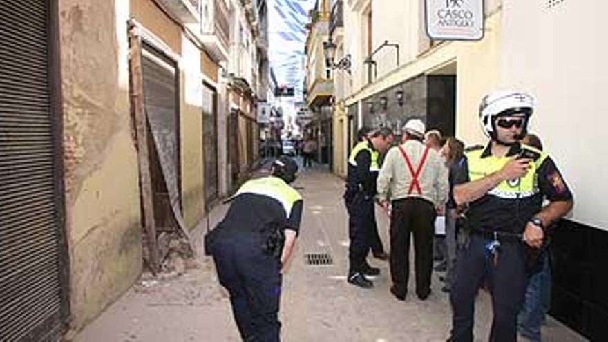 Los técnicos ordenan el derribo inmediato del edificio derrumbado esta mañana en Badajoz