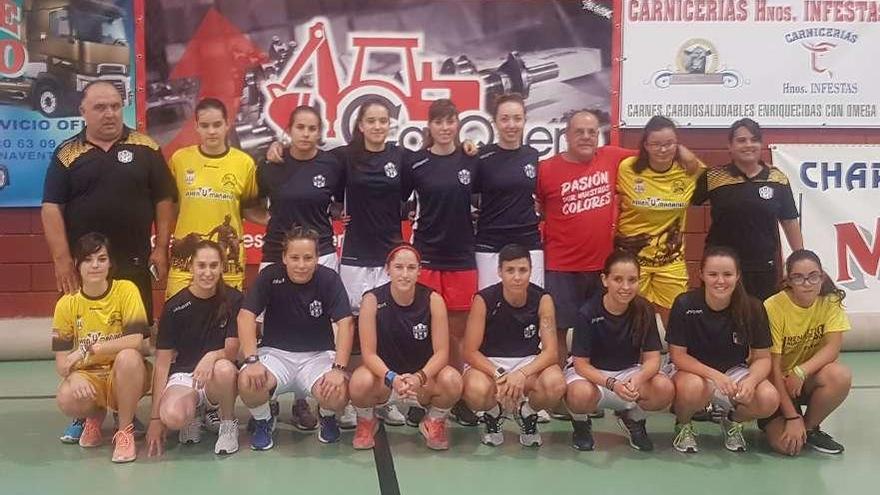 El nuevo Atlético Benavente femenino, en su presentación en &quot;La Rosaleda&quot;.