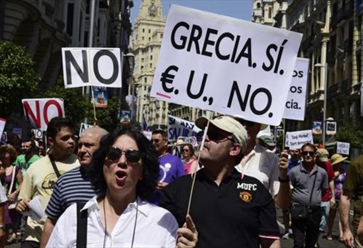 Una manifestació solidària en suport al Govern grec a Madrid, ahir.