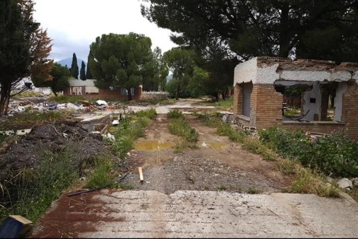 Estado de la parcela aledaña al tholos de El Romeral, bien que forma parte del Sitio de los Dólmenes de Antequera.
