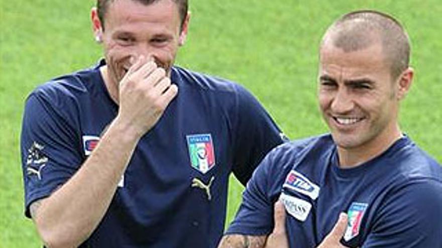 Cannavaro, capitán de Italia, se lesiona y es duda para la Eurocopa
