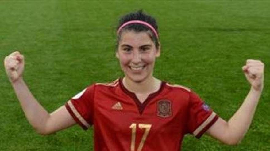 Lucía García celebra un gol con la selección española.