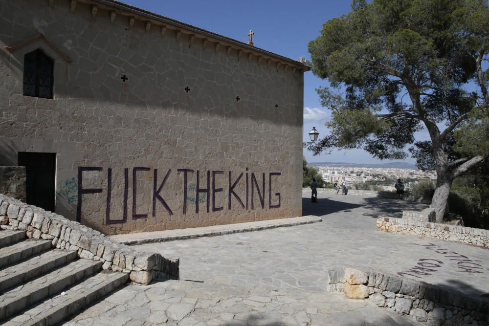 Graffitis verunstalten Kapelle im Bellver-Park