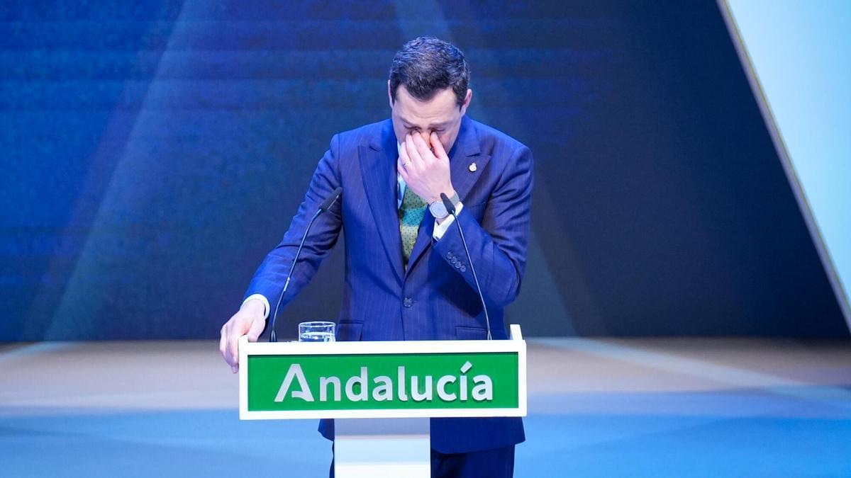 Vídeo | Moreno rompe a llorar en el discurso del 28F al recordar a las víctimas de Adamuz