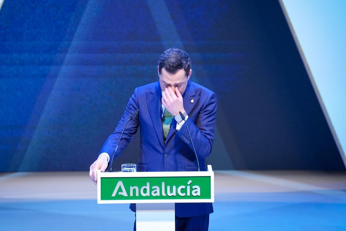 El presidente de la Junta de Andalucía, Juanma Moreno interviene en el acto. A 28 de febrero de 2026 en Sevilla, Andalucía (España). El presidente Juanma Moreno preside en el Teatro de la Maestranza Sevilla la ceremonia del Día de Andalucía, donde se entregan los títulos de Hijo Predilecto a Manuel Carrasco y Hija Predilecta a Paz Vega, junto con las Medallas de Andalucía en diversas categorías a figuras como Morante de la Puebla, Ana Mena, Cantores de Híspalis, Eva González, Sandra Golpe, Olga Carmona y el pueblo de Adamuz entre otros. 28 FEBRERO 2026 María José López / Europa Press 28/02/2026. Juanma Moreno;María José López;category_code_sho