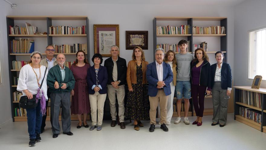La biblioteca y sala documental 'Miguel Romero Esteo' es un espacio abierto a investigadores y estudiosos interesados en el legado del renombrado dramaturgo, así como en el trabajo de su contemporáneo, Luis Riaza, también presente en la colección.