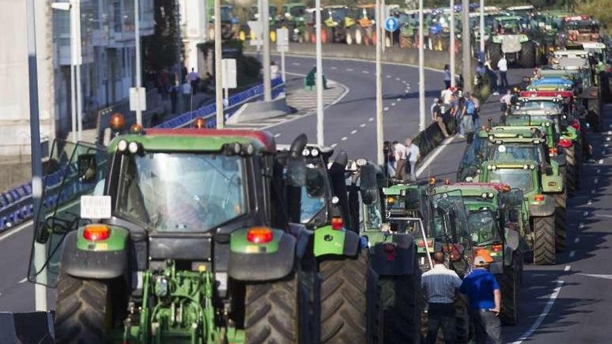 Tractorada por las calles de Santiago la pasada semana. // Óscar Corral