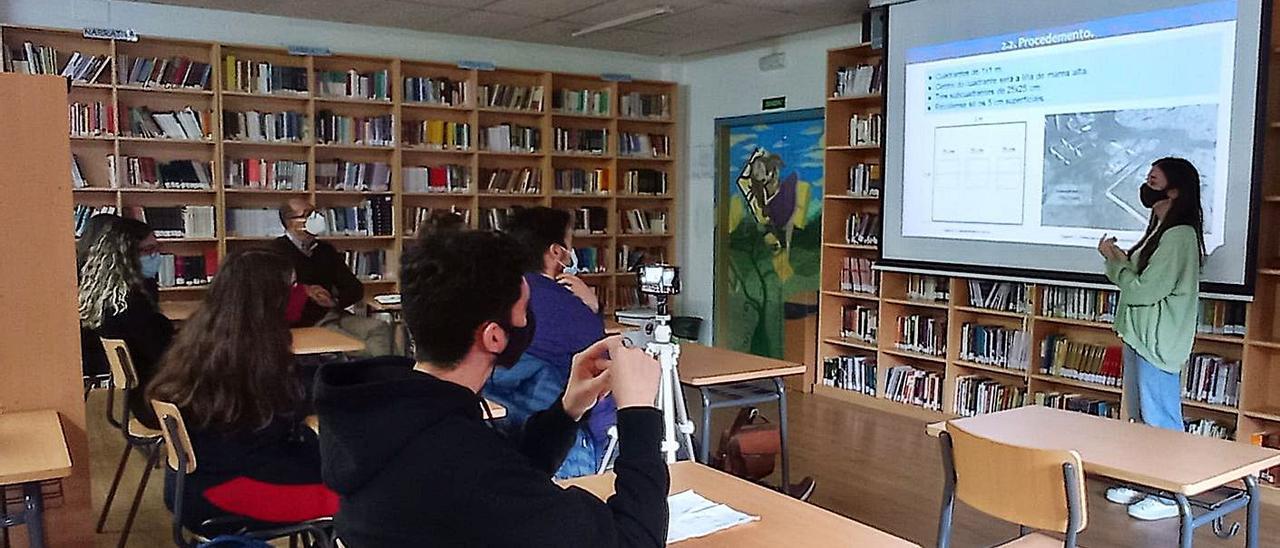 Una de las presentaciones del trabajo del alumnado del Bachillerato Stembach. |   // FDV