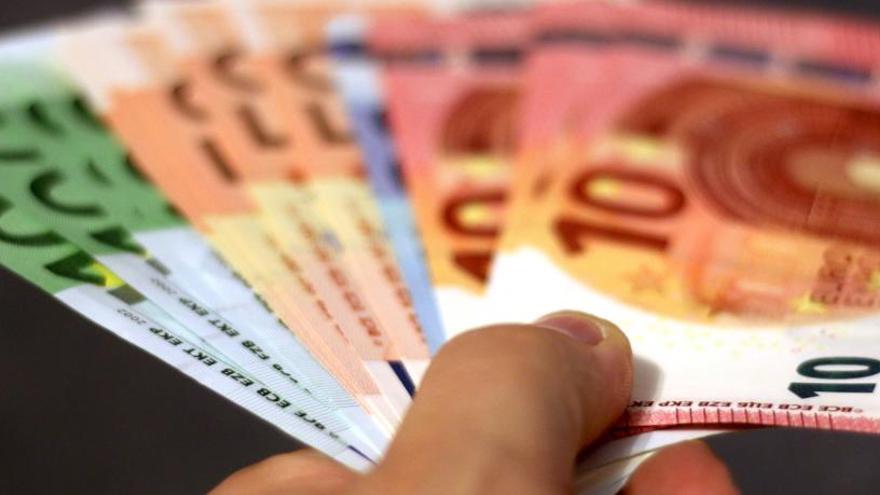 Cuatro de cada diez ahorradores guardan en sus casas parte del dinero