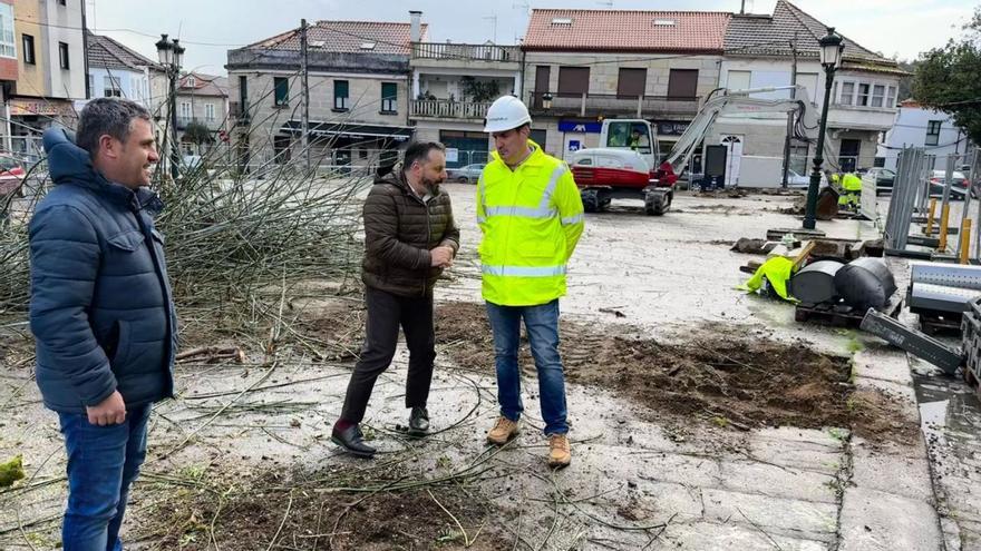 El alcalde y el concejal de Vías y Obras, José Manuel Chamorro, supervisaron ayer el inicio de las obras.