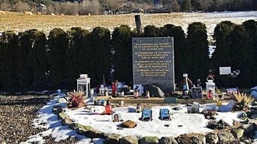 EL monòlit de record als Alps de la tragèdia, en una imatge de l&#039;any passat.