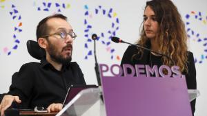 Los portavoces de Podemos Pablo Echenique y Noelia Vera.