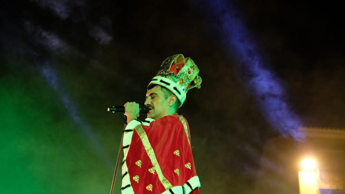 Concierto en Don Benito entre Magic Queen y la banda municipal.