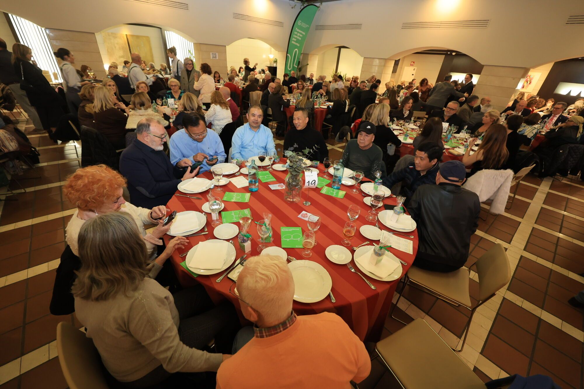 La AECC rinde homenaje al voluntariado en su tradicional cena solidaria