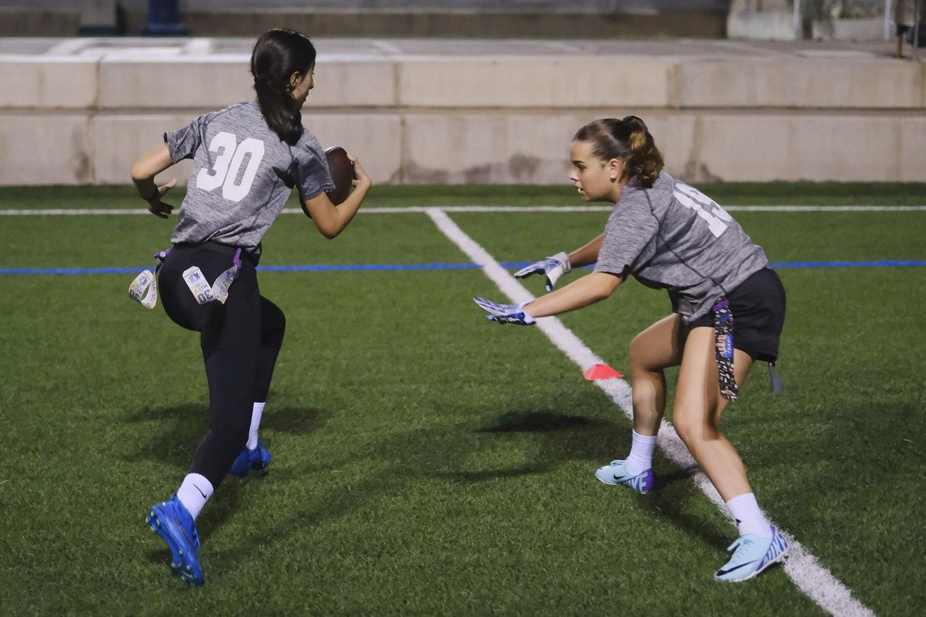 Dinamismo, estrategia y valores en el flag football.