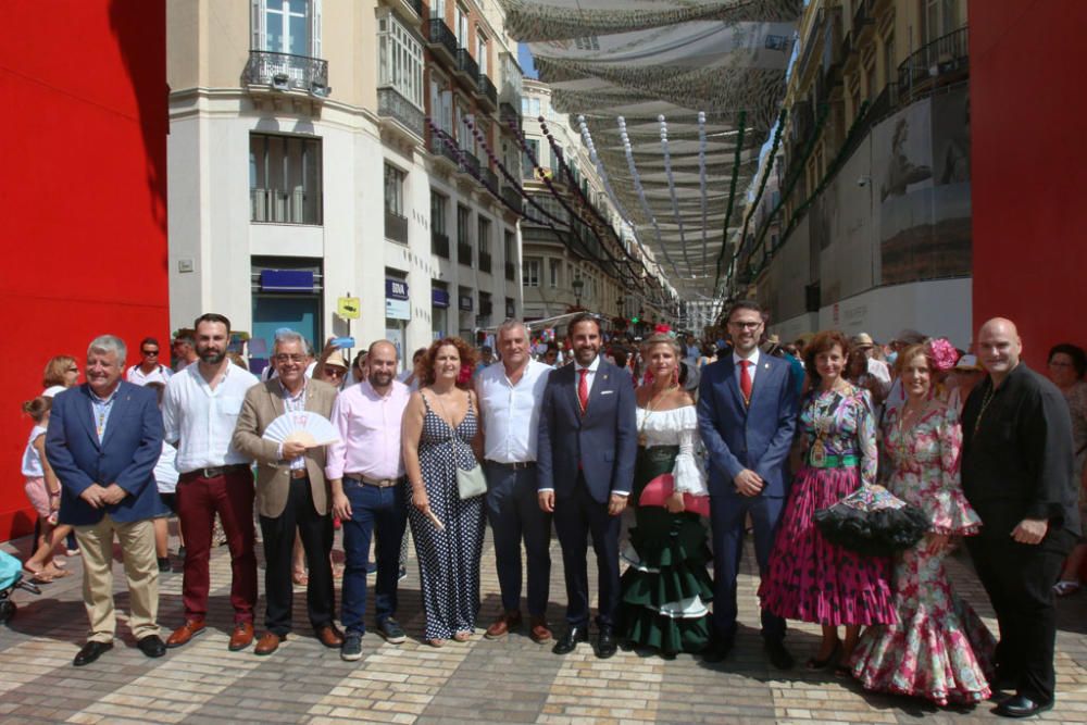 Con la entrega de la bandera de la ciudad a Andrés Olivares ha comenzado la romería hasta la Basílica de la Victoria este sábado por la mañana