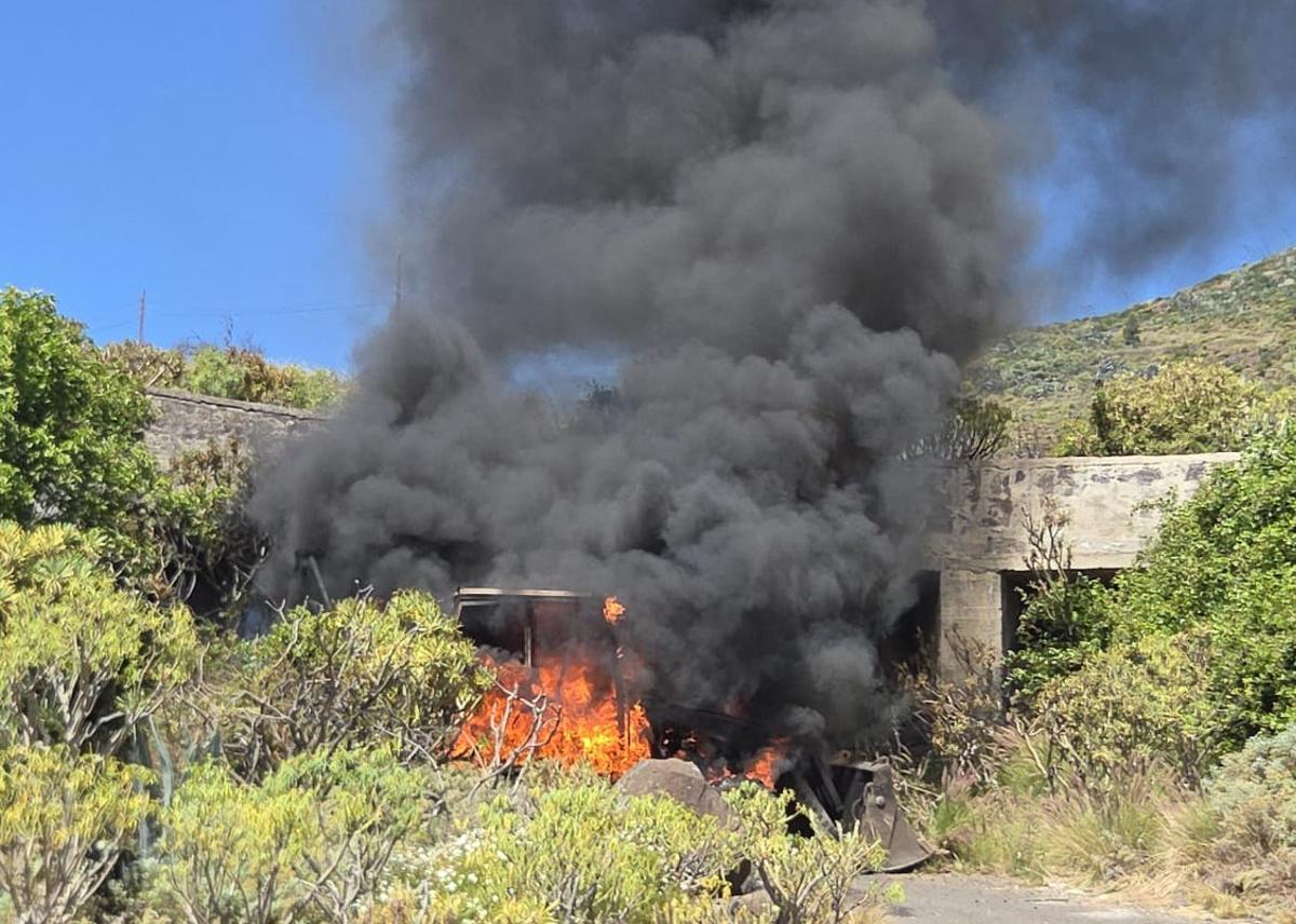 Incendio de una máquina retroexcavadora