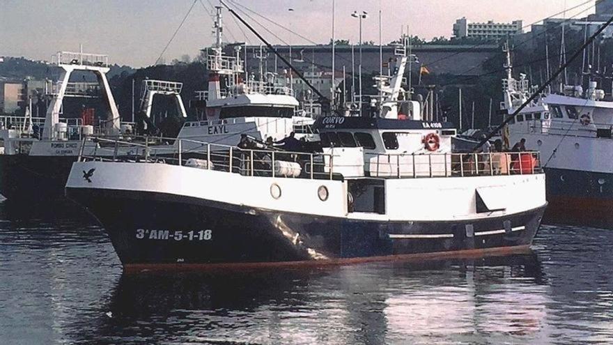 Muere un marinero gallego al caer al agua desde un barco en un puerto de Vizcaya