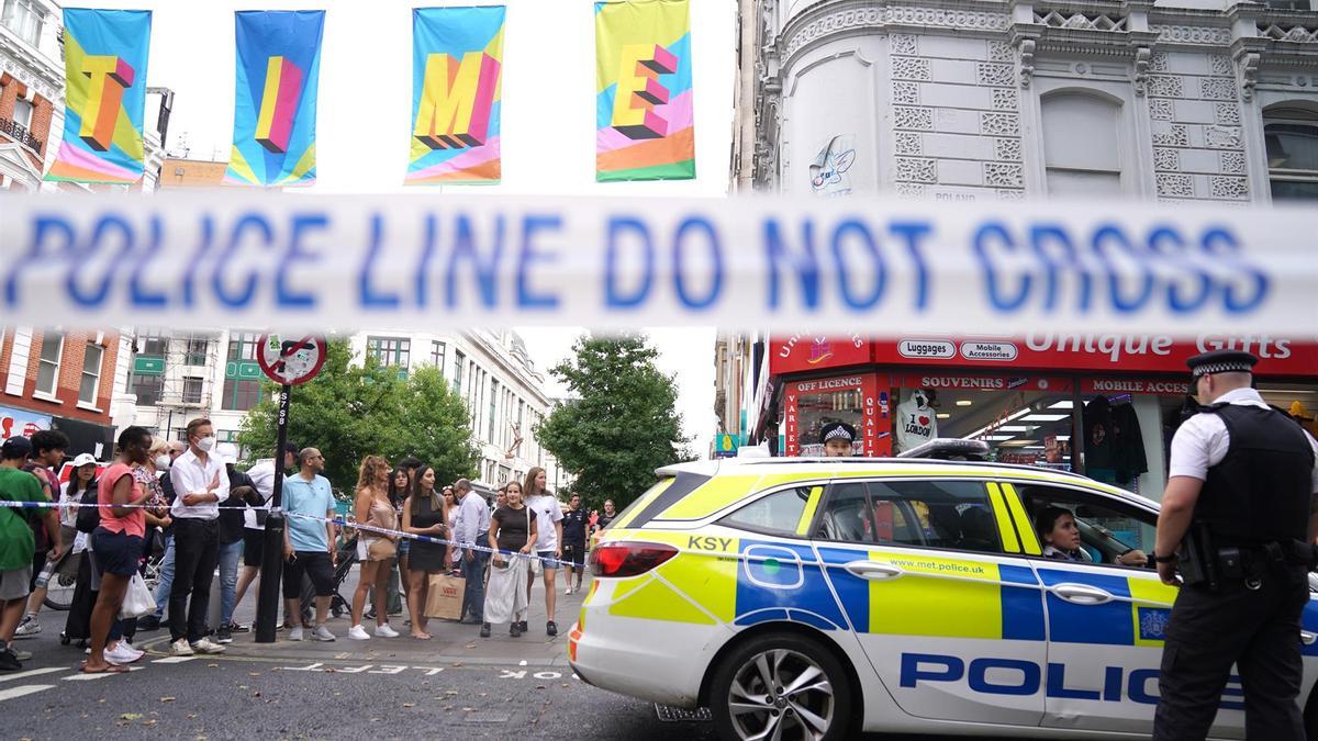 Policía tras el ataque en el centro de Londres.
