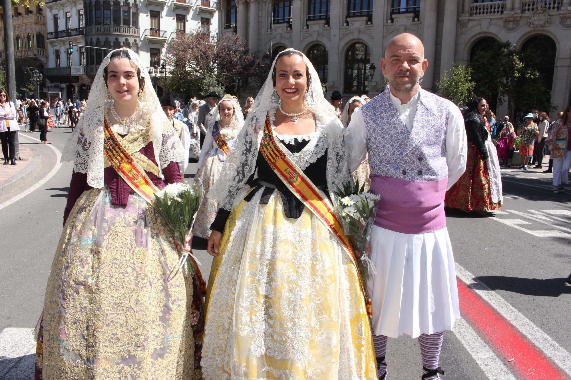 El desfile de falleras mayores en la Ofrenda a San Vicente Ferrer